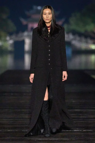 Look 1